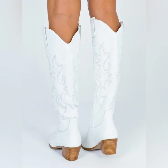 🍂Adorable NWOT white cowboy boots! - Picture 2 of 10